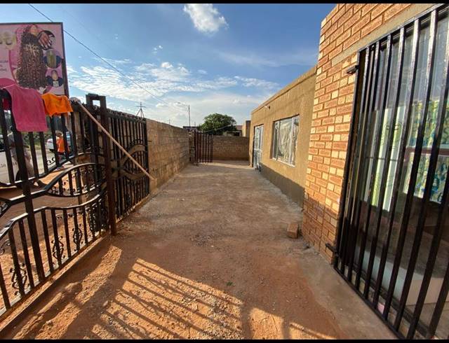 5 BEDROOM HOUSE FOR SALE IN KATLEHONG SOUTH